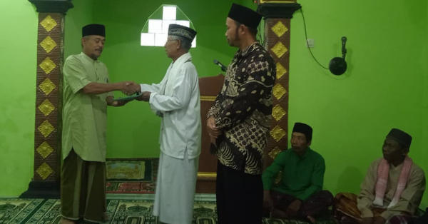 Masjid Darussholikhin Gunung Kenong Kalikuning Tulakan Mendapat Bantuan dari Lazismu