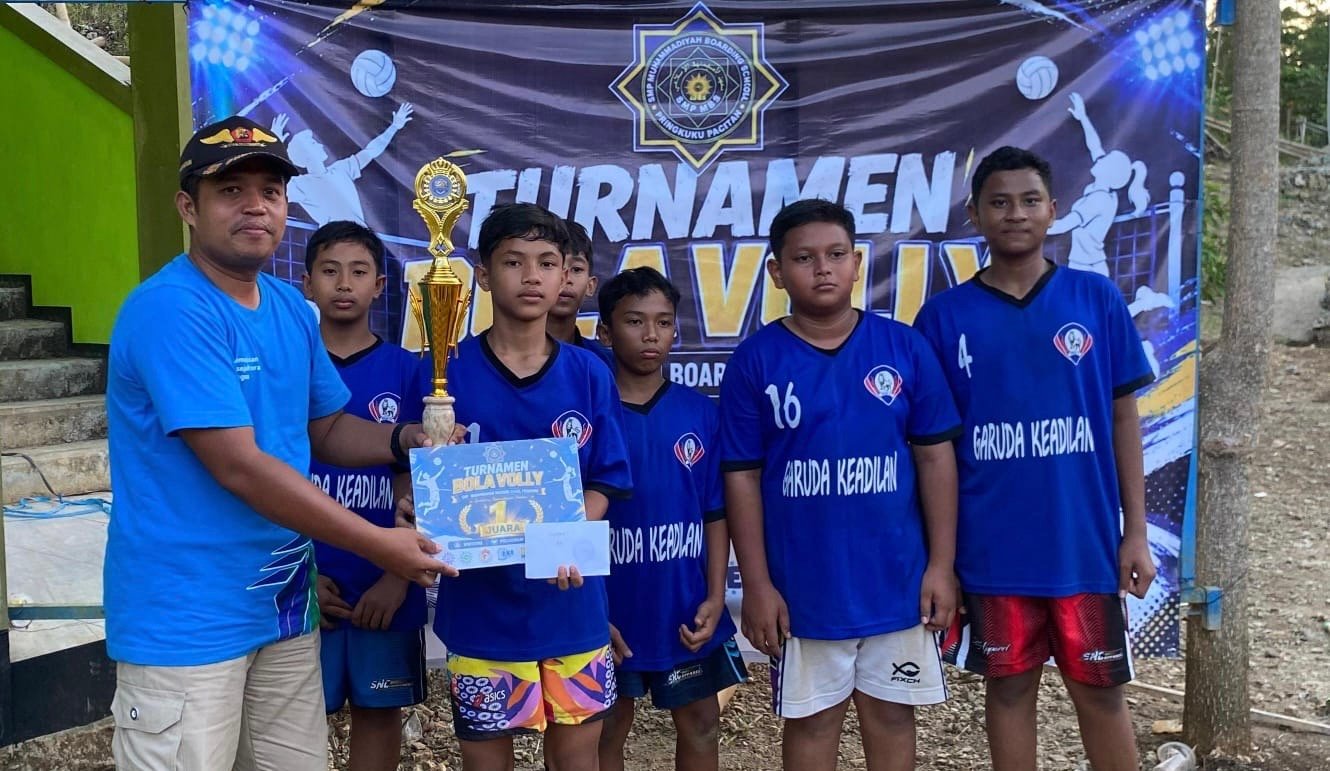 Seru! Puluhan Pelajar SD-MI Unjuk Gigi di Turnamen Voli MBS CUP II Pacitan
